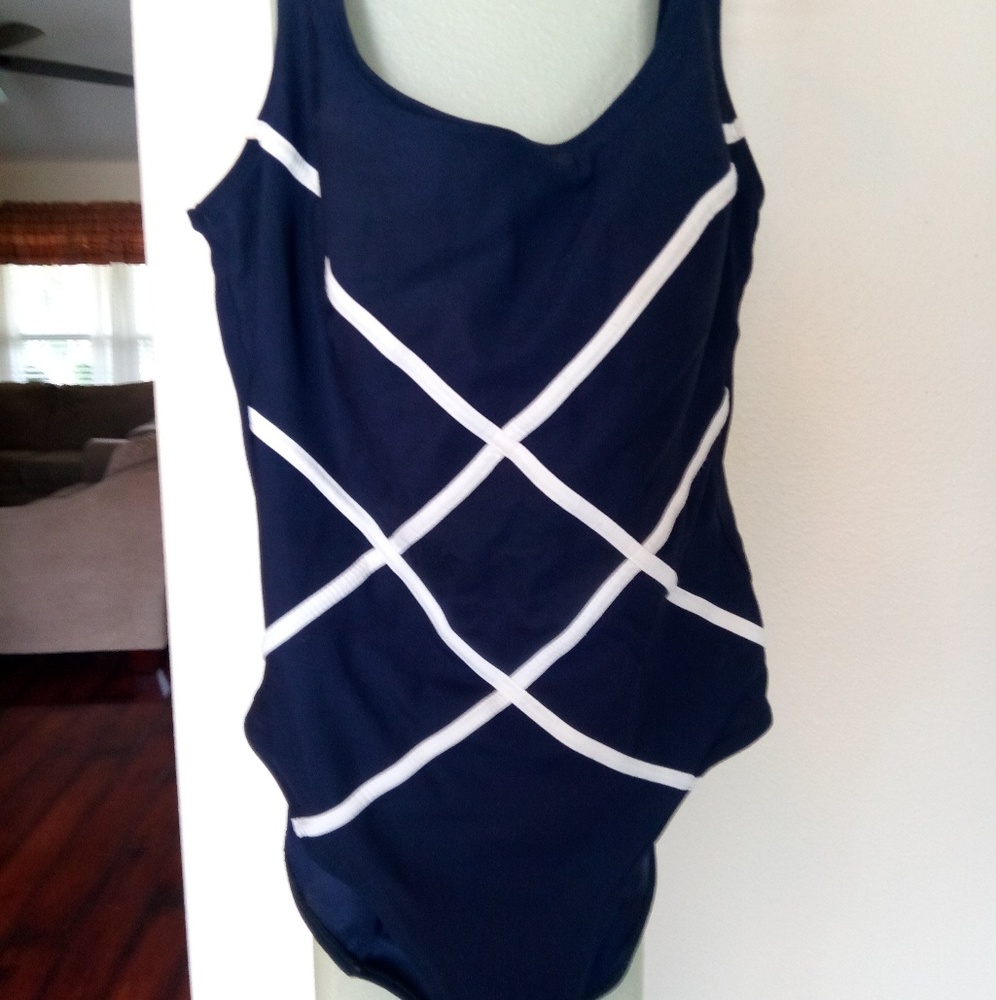 Robby len/ Navy swimsuit